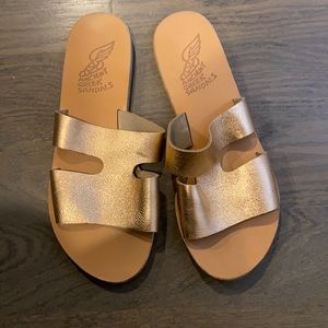 Pink metallic leather apteros Greek sandals